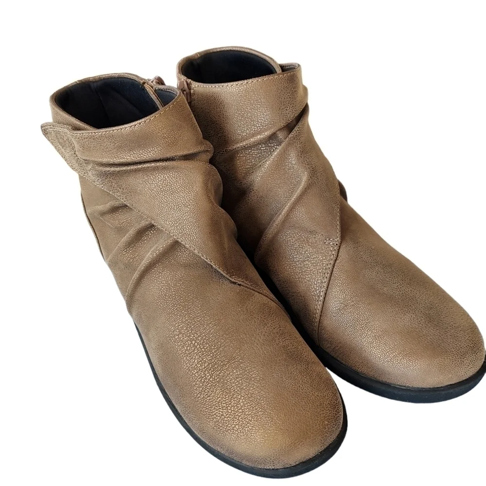 Clark's Cloudsteppers Sillian Tana Ankle Boots Ruched Size 8 Comfort Booties